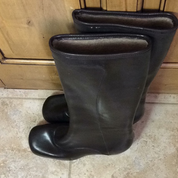 FINAL SALE PRICE Brown Waterproof Boots-Size 6 - Picture 2 of 6